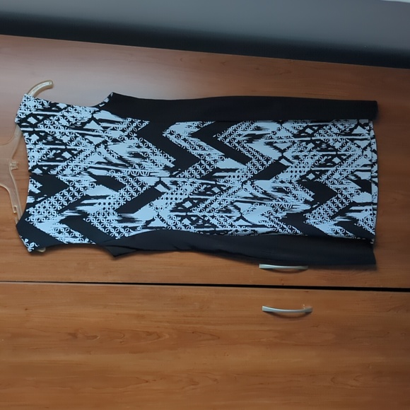 Dress - Picture 2 of 5